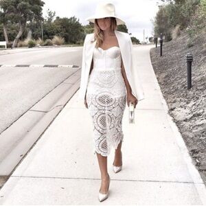 Bebe White Bodycon Midi Dress Sweetheart Neckline Sleeveless